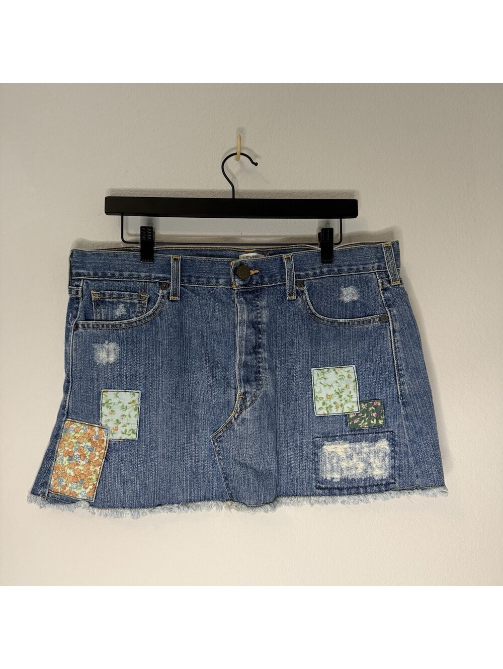 Levi’s Women’s Patchwork Button Fly Denim Mini Skirt Size 13 Y2K Frayed